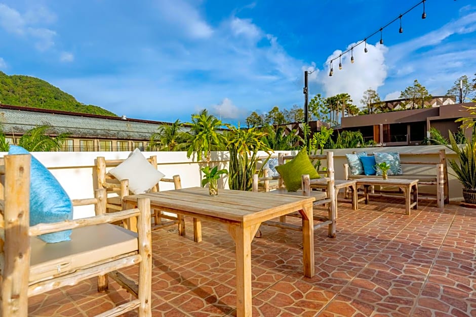 Club22 Kamala Suites, Kamala Beach