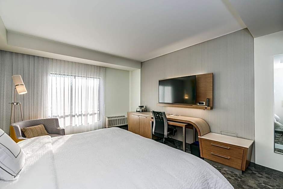 Courtyard by Marriott West Springfield