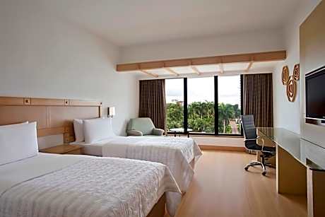 Deluxe King Room with 10% F & B discount