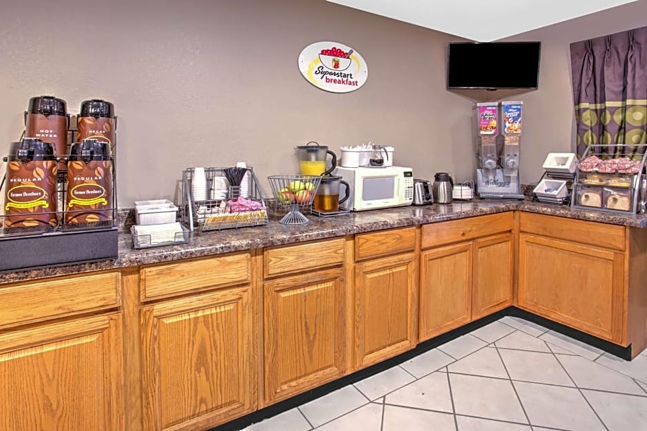 Super 8 by Wyndham Grand Rapids/Wyoming