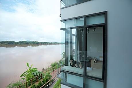 The River House Chiangkhan Hotel