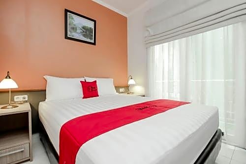 RedDoorz Syariah Plus @ Jatibening