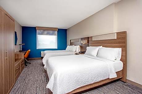 Queen Room with Two Queen Beds and Mobility Accessible Bathtub