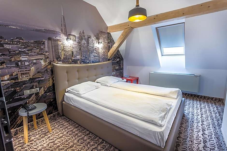 Hotel Bliss