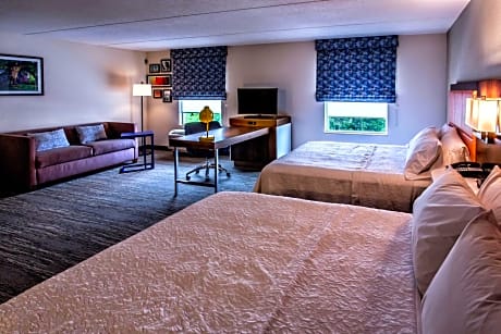  2 QUEEN BEDS STUDIO SUITE W/ SOFABED NONSMOK - HDTV/FREE WI-FI/SITTING AREA/FRIDGE/MICROWAVE - WET BAR/HOT BREAKFAST INCLUDED -