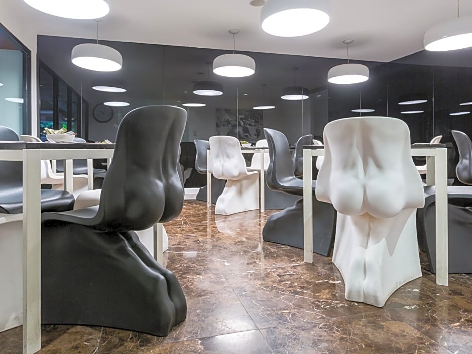 S33 Compact Sukhumvit Hotel