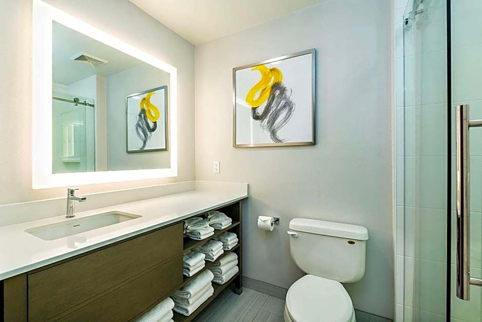 Comfort Suites Kelowna