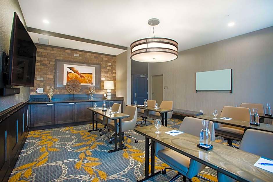 Homewood Suites By Hilton Salina/Downtown, Ks