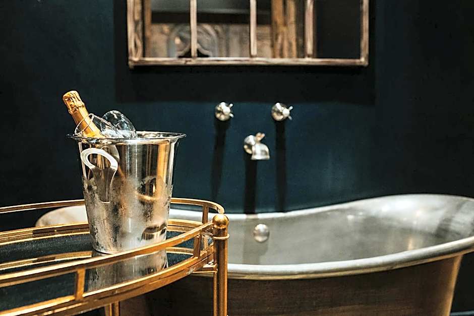 Le Petit Chateau & William de Percy