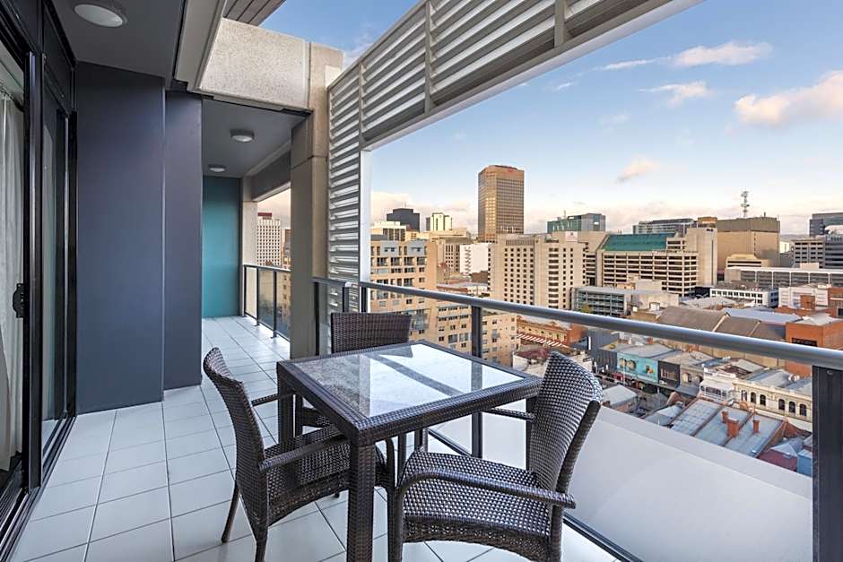 Oaks Adelaide Horizons Suites