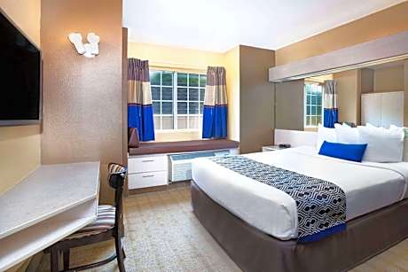 1 Queen Bed Non-Smoking