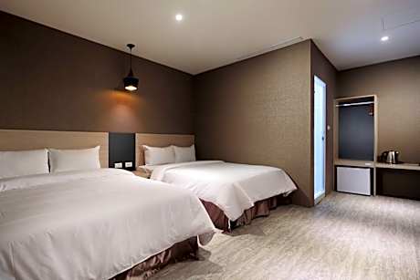 Deluxe Quad No Window