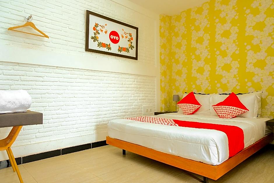 OYO 354 32 Residence