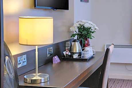 Standard Family King Room with Sofa Bed - Non-Smoking