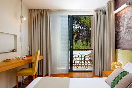 Superior Double Room with Balcony and Park View