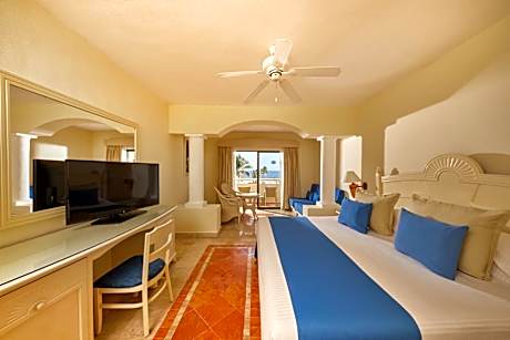 Junior Suite Superior Ocean Front (1 Adult)