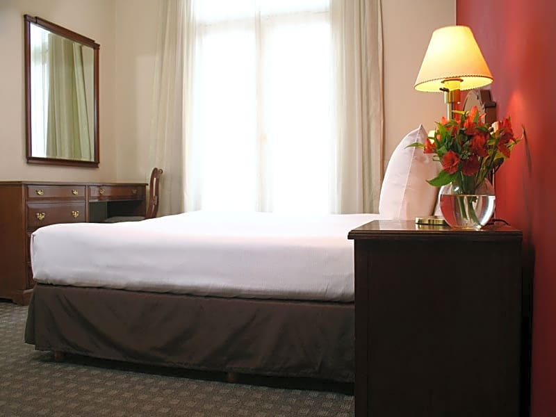 Suites Catalinas Hotel