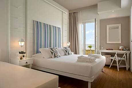 Deluxe Double Room with Balcony and Sea View