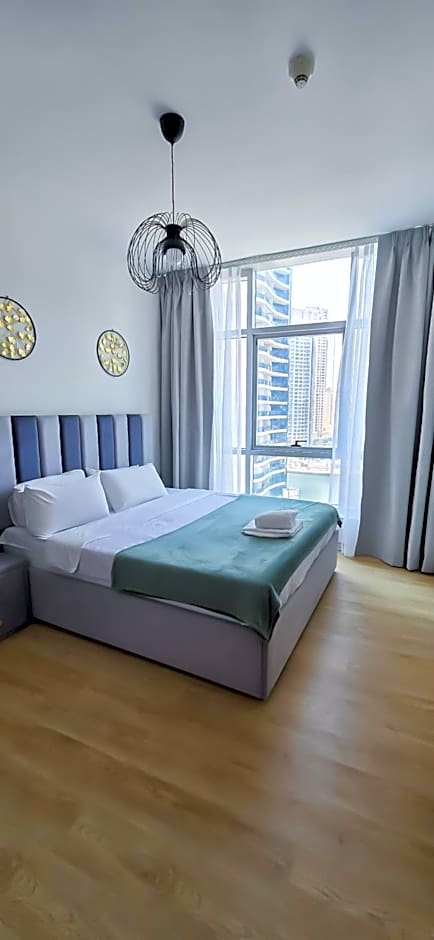 Spacious Apartment Marina View