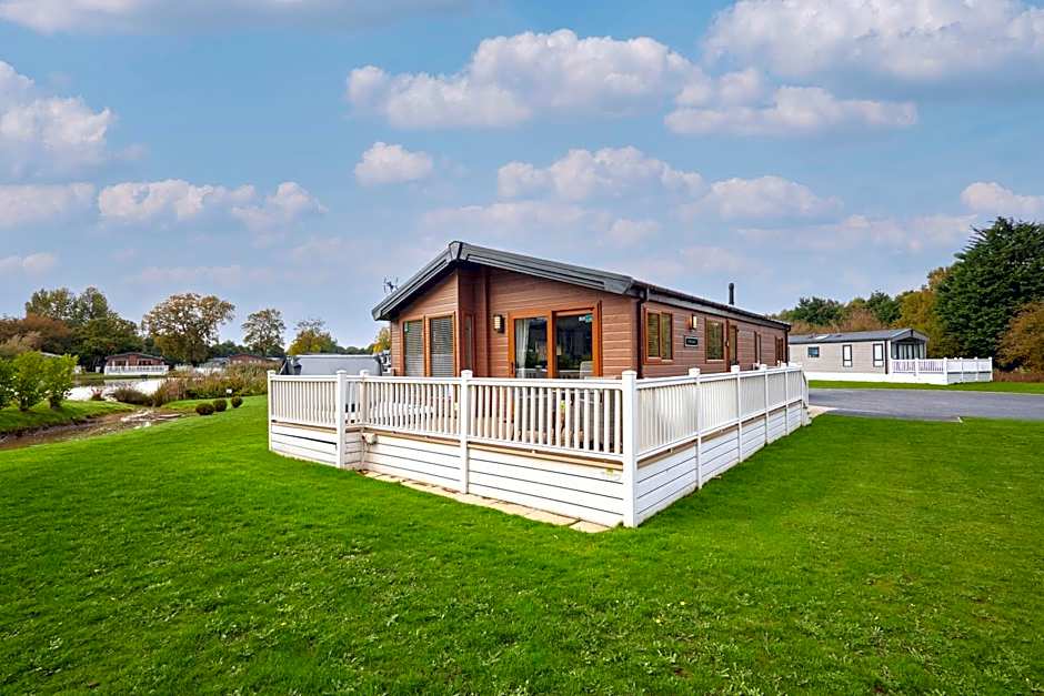 Kinship Lodge with Hot Tub