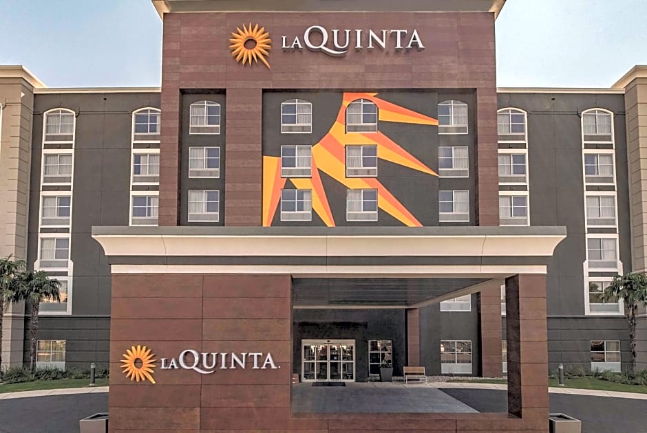 La Quinta Inn & Suites by Wyndham San Antonio Downtown
