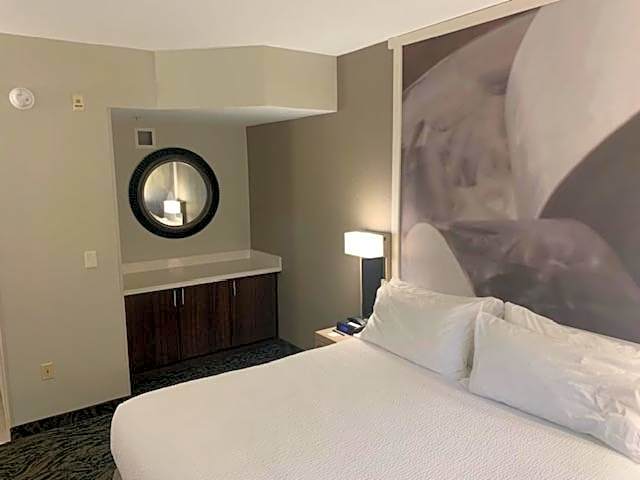 Courtyard by Marriott Hickory