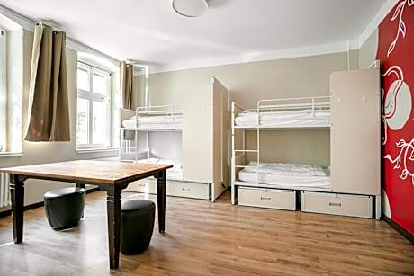 Bed in 10-Bed Mixed Dormitory Room