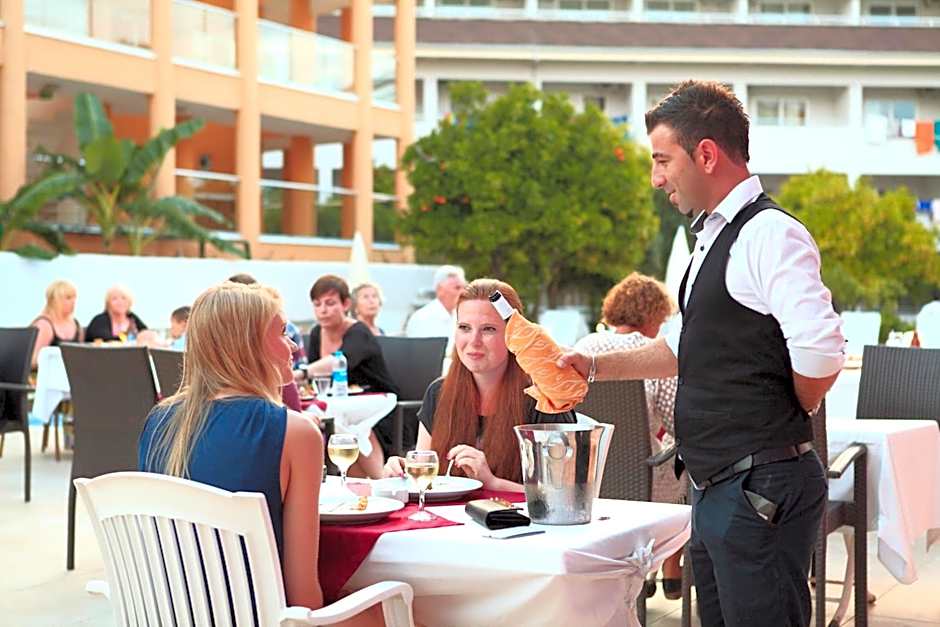 Catty Cats Garden Hotel