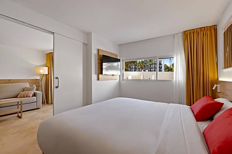 Palmanova Beach Apartments by TRH