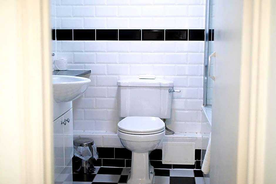 Woodland Manor Hotel