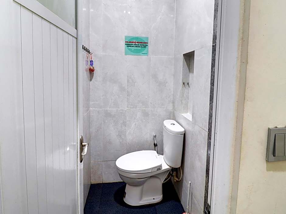 OYO Life 92707 D-akomiba Residence