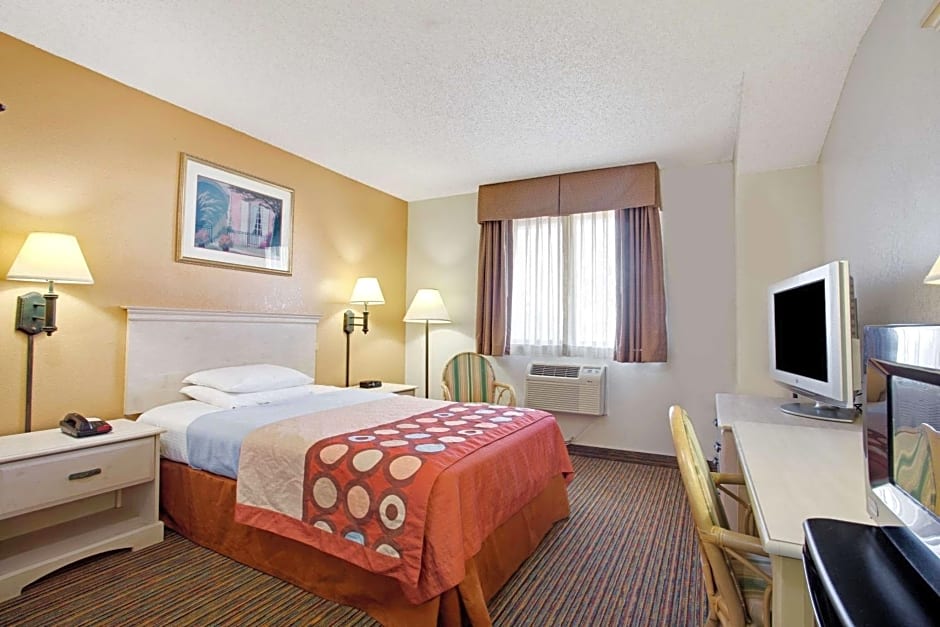 Super 8 by Wyndham Clearwater/St. Petersburg Airport