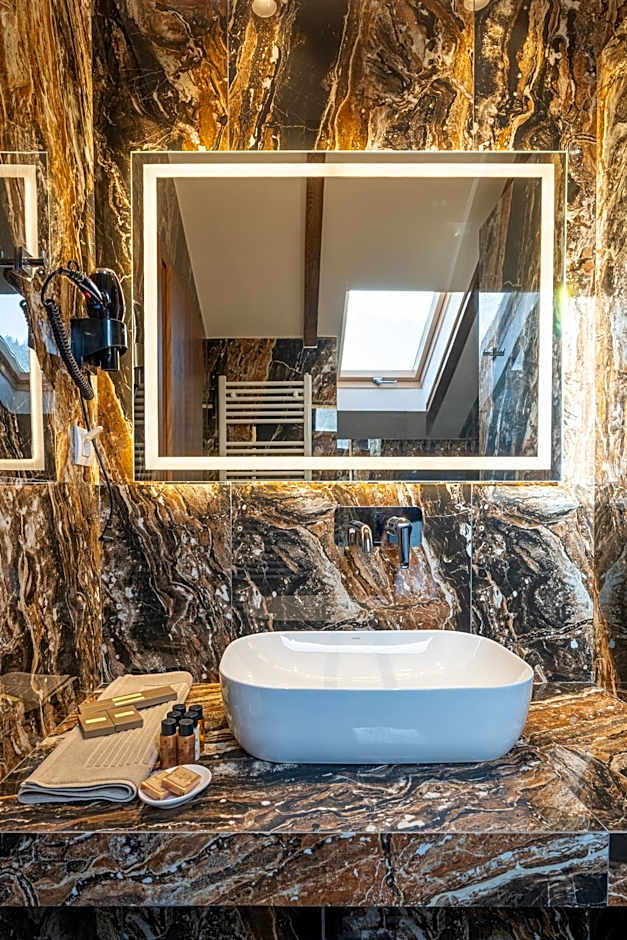 FLOARA DI MUNTE Forest Luxury Suites