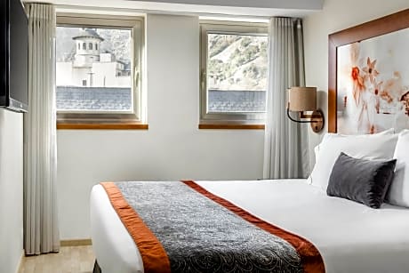 Deluxe Double or Twin Room (2 Adults)