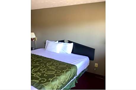 King Bed with Jetted Tub