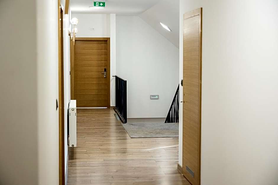 Pansion Mihića dvori