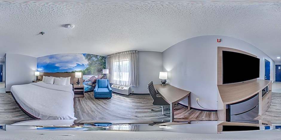 Clarion Pointe on the lake Clarksville-South Hill West