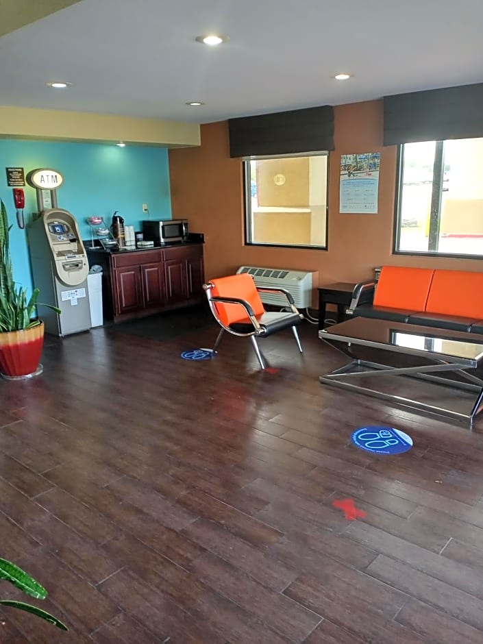 Super 8 by Wyndham Tulsa