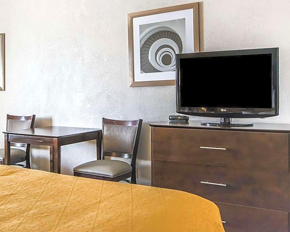Quality Inn & Suites University/Airport