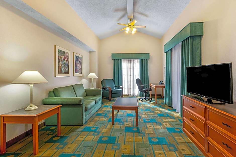 La Quinta Inn & Suites by Wyndham Albuquerque Northeast