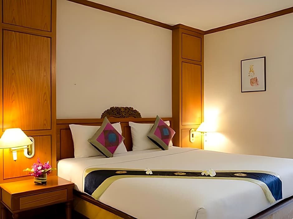 S Lodge Pattaya formally Sabai Lodge