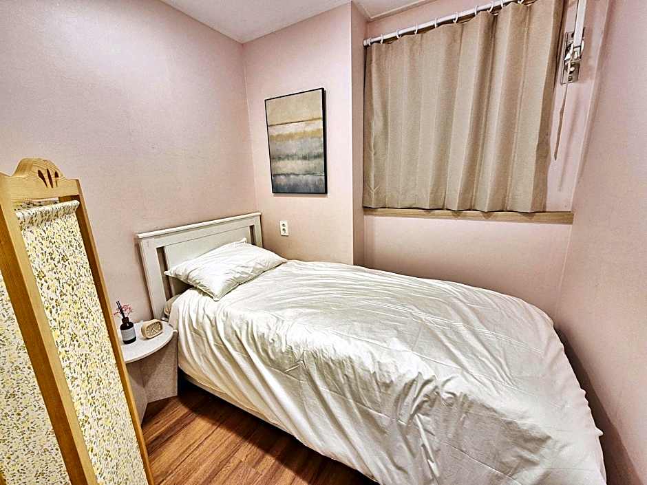Mozzi Hostel
