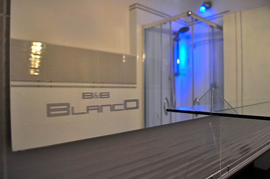 Blanco Rooms