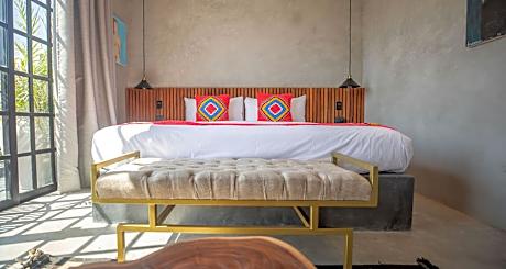 Master Suite with King bed