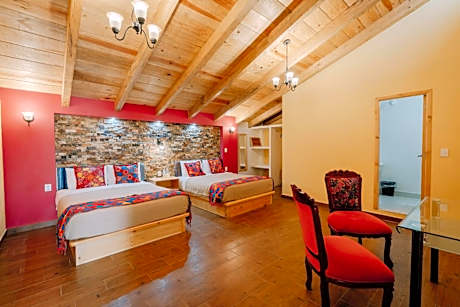 Deluxe Queen Suite