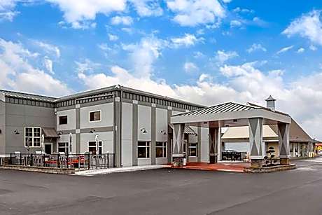 Days Inn & Suites by Wyndham Bowling Green