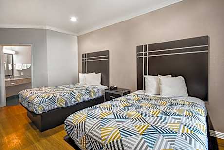 Deluxe Quadruple Room - Non-Smoking