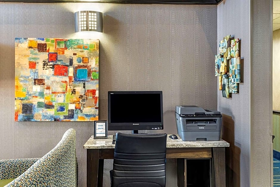 Comfort Inn & Suites Pauls Valley - City Lake