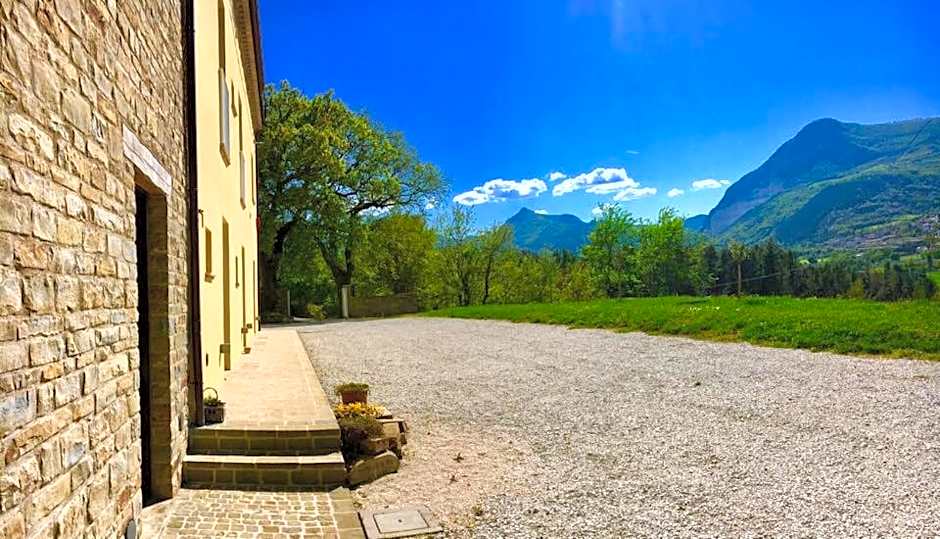 Amico Country House