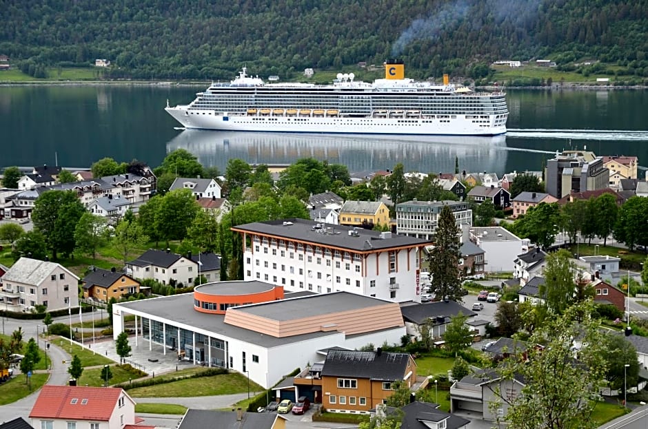 Grand Hotel  by Classic Norway Hotels